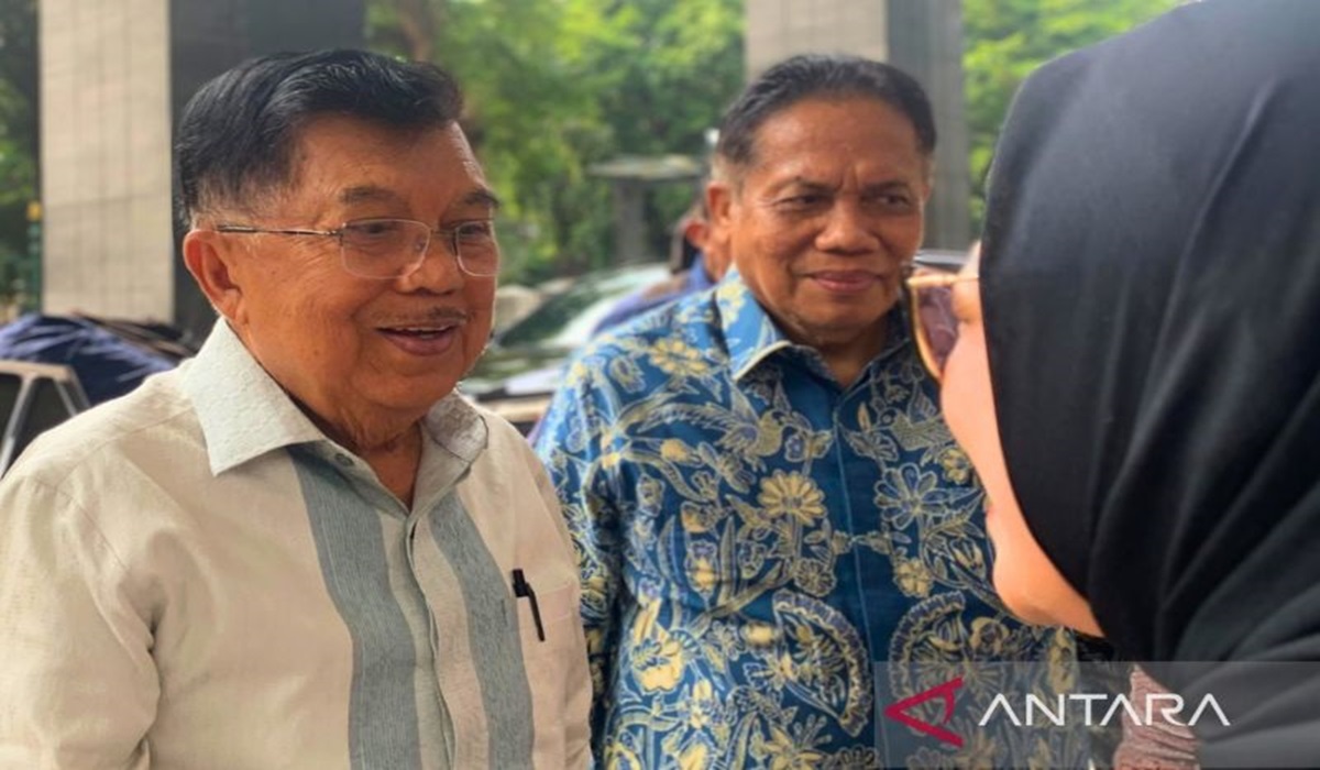Wakil presiden ke-10 dan ke-12 Jusuf Kalla (JK) tiba di Pengadilan Tindak Pidana Korupsi (Tipikor) Jakarta, Kamis (16/5).
