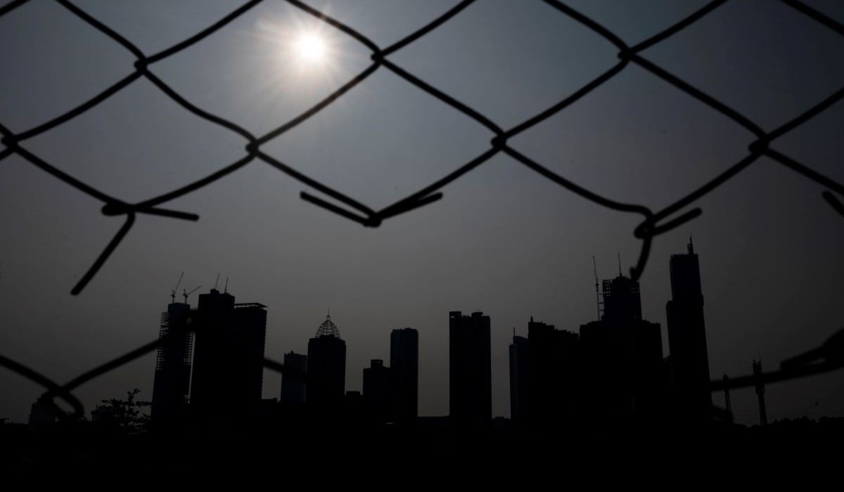 Siluet deretan gedung bertingkat di Jakarta, Kamis (25/8/2022).