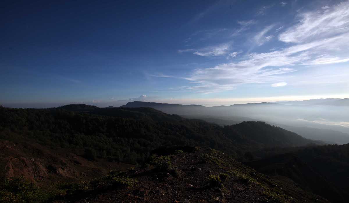 Aktifitas danau Kelimutu di Kabupaten Ende, Nusa Tenggara Timur (NTT)