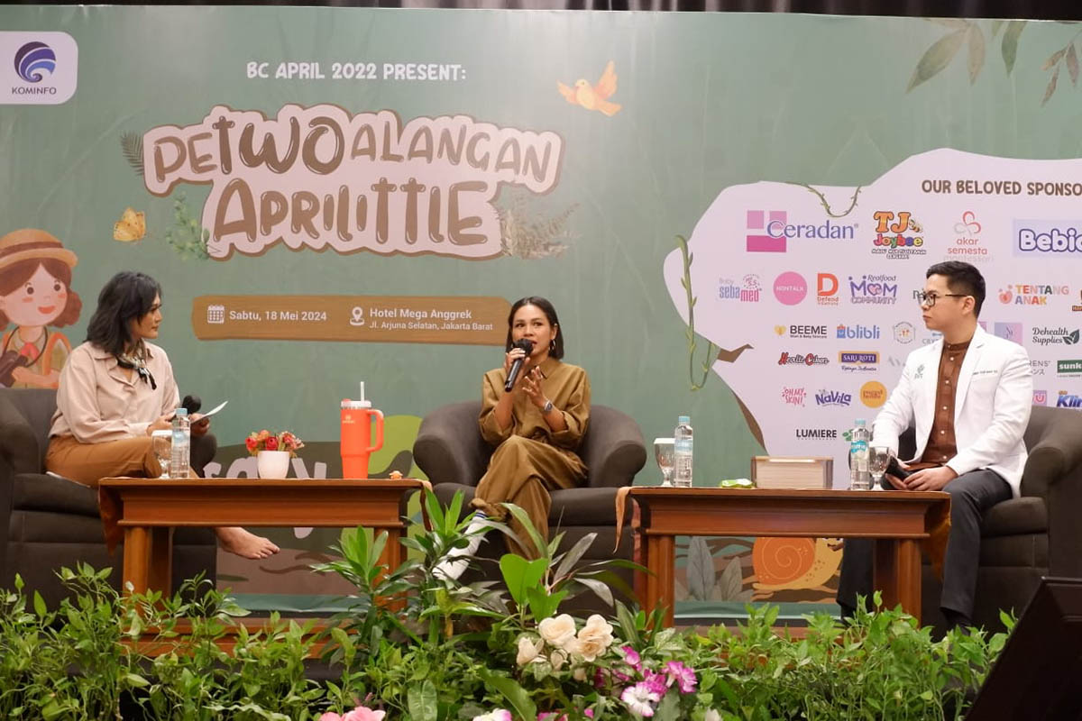 Orangtua Harus Bijak saat Kenalkan Gawai ke Anak