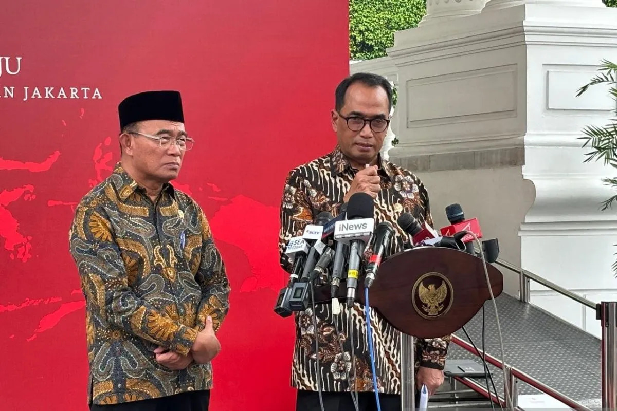 Menteri Perhubungan Budi Karya Sumadi (kanan) dan Menko PMK Muhadjir Effendy (kiri) usai rapat terkait evaluasi mudik Lebaran 2024, kemarin.