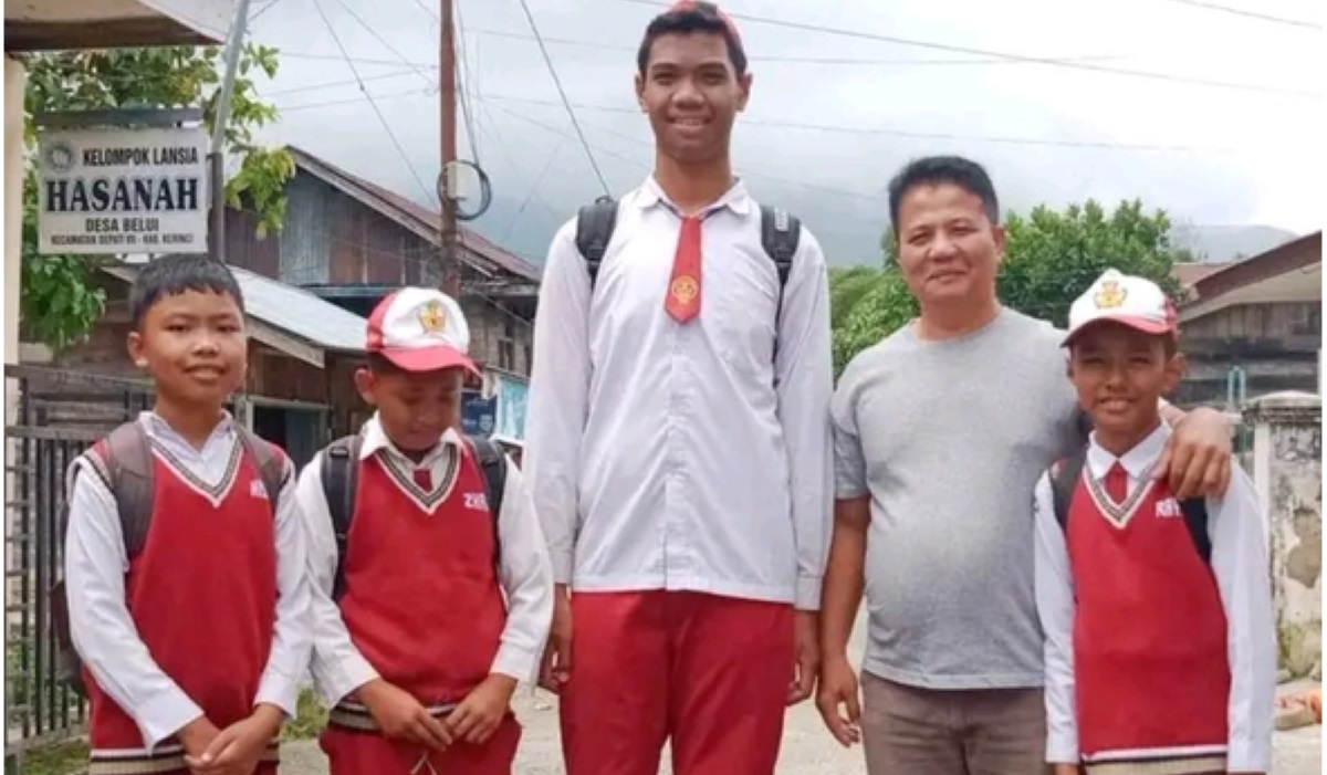 Sagil Muhammad Riski (tengah).