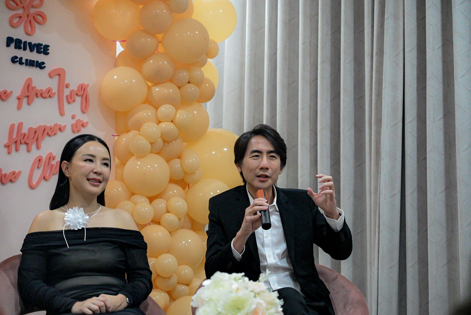 Pendiri Privee Clinic dr. Almond Wibowo M.Biomed AAM, dan dr. Selvi Lieviantri 