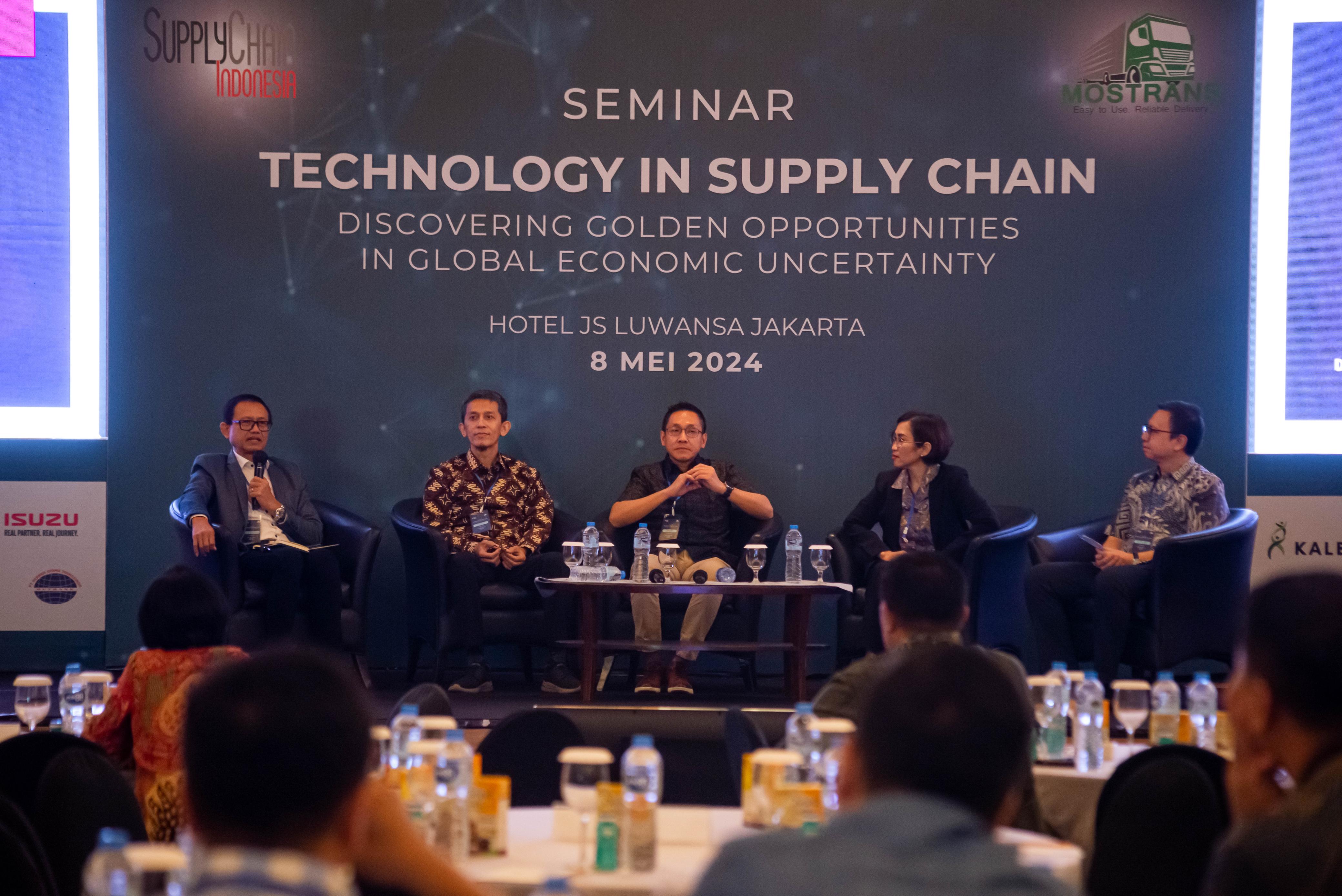 Seminar dengan tema Technology in Supply Chain: Discovering Golden Opportunities in Global Economic Uncertainty. 