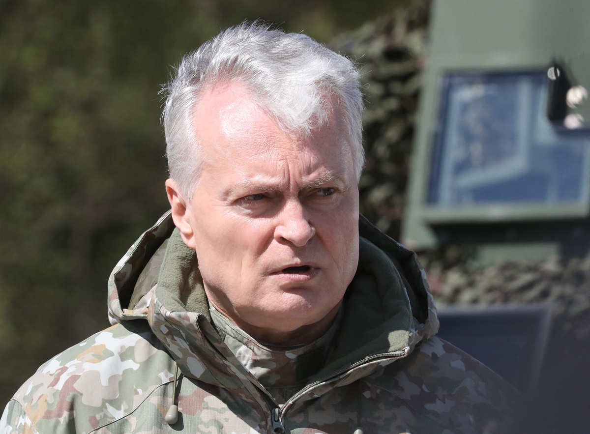 Presiden Lithuania, Gitanas Nauseda, berhasil memenangkan pemilihan kembali, yang menunjukkan kepercayaan publik yang besar. 