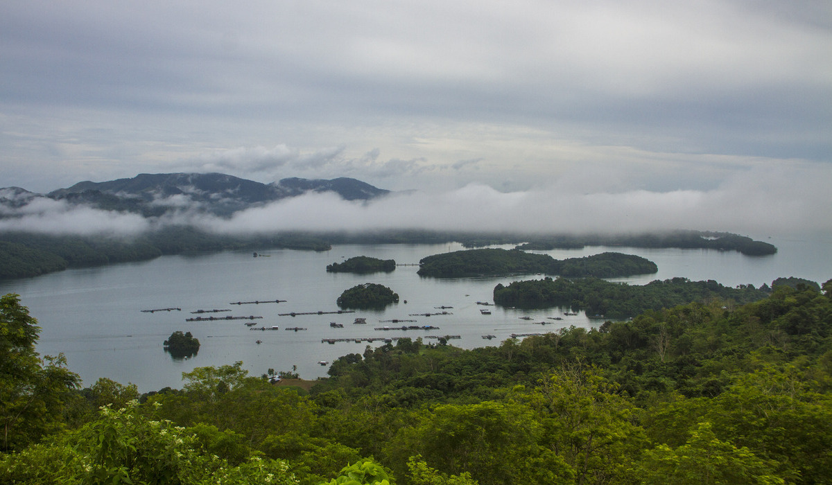  Foto pemandangan Pegunungan Meratus dan gugusan pulau-pulau di kawasan Geopark Meratus, Kalsel.