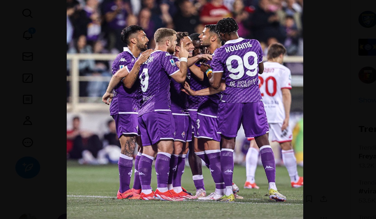 Para pemain Fiorentina melakukan selebrasi usai mencetak gol ke gawang Monza di laga Serie A.