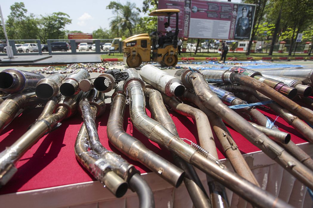 Pemusnahan knalpot brong.