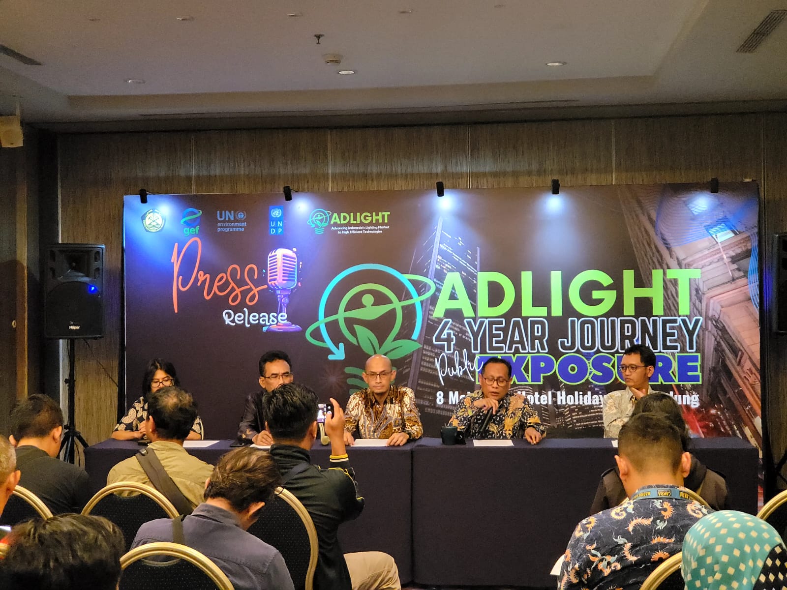 Penutupan proyek Adlight di Bandung