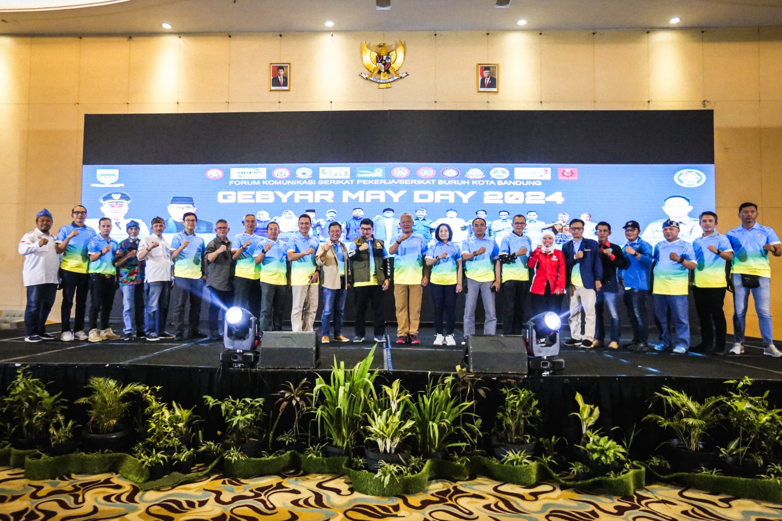 Peringatan Hari Buruh yang digelar Pemkot Bandung di hotel bintang empat