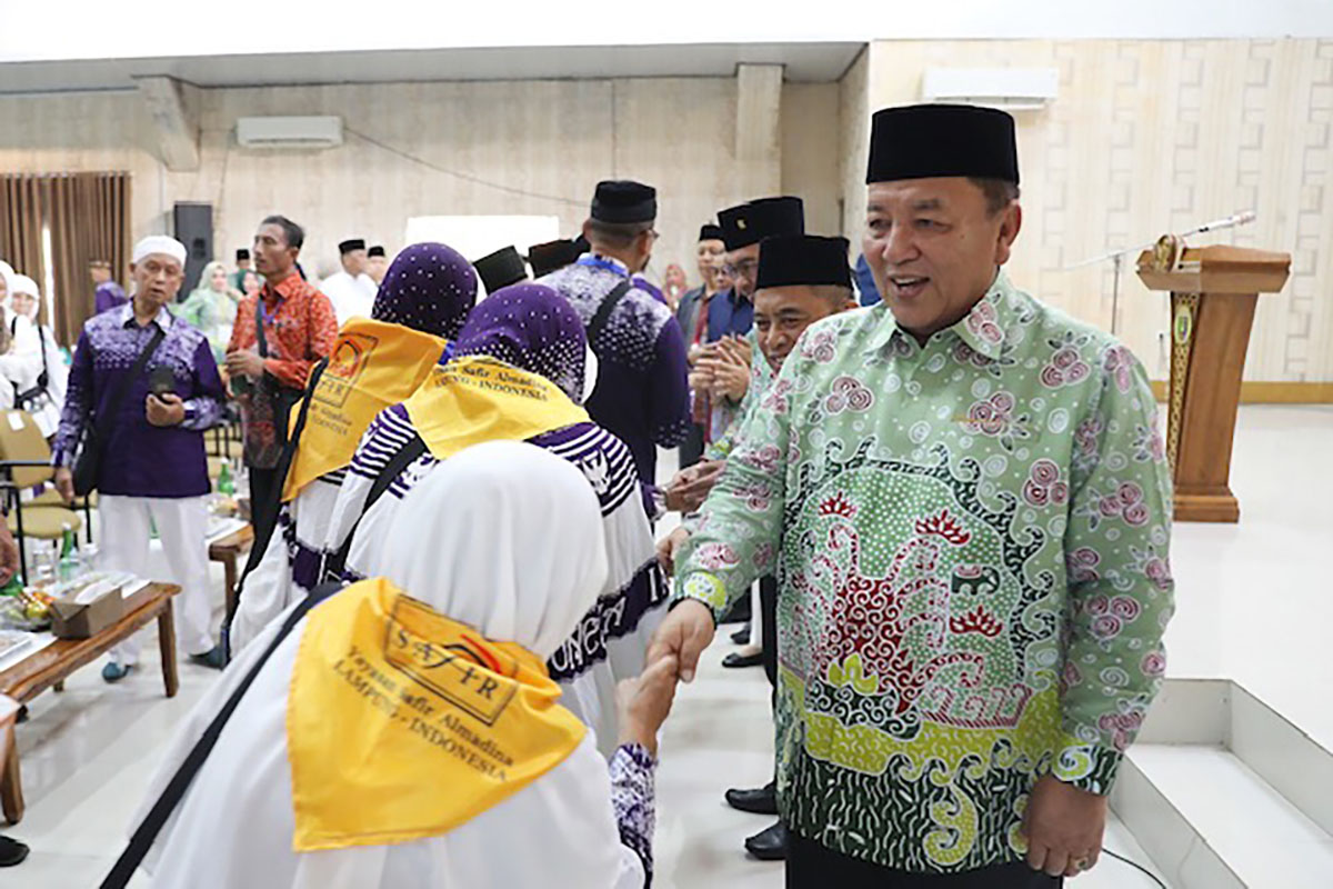Gubernur Lampung Arinal Djunaidi melepas Kloter Pertama Provinsi Lampung 1445 H Tahun 2024.