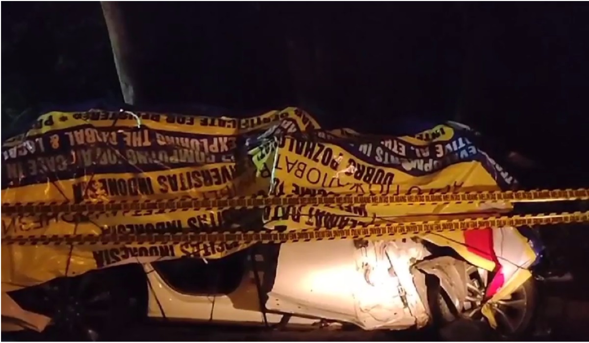 Bus Kuning Terlibat Kecelakaan dengan Mobil dalam Kampus UI