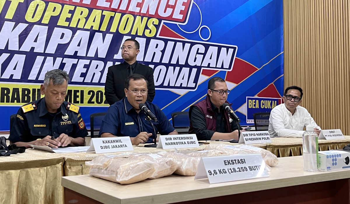 Konferensi pers dan gelar barang bukti kasus penyelundupan ribuan butir ekstasi dari Belgia dan Belanda