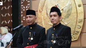 Bakal calon gubernur dan calon wakil gubernur Jakarta, Dharma Pongrekun-Kun Wardana Abyoto resmi mendaftarkan diri ke KPU Jakarta.