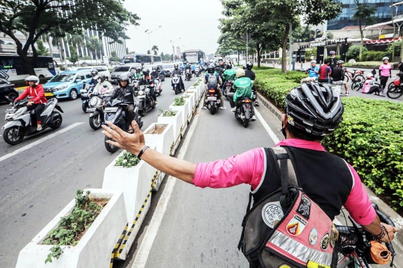 Anggota komunitas yang menjaga jalur sepeda steril dari sepeda motor.