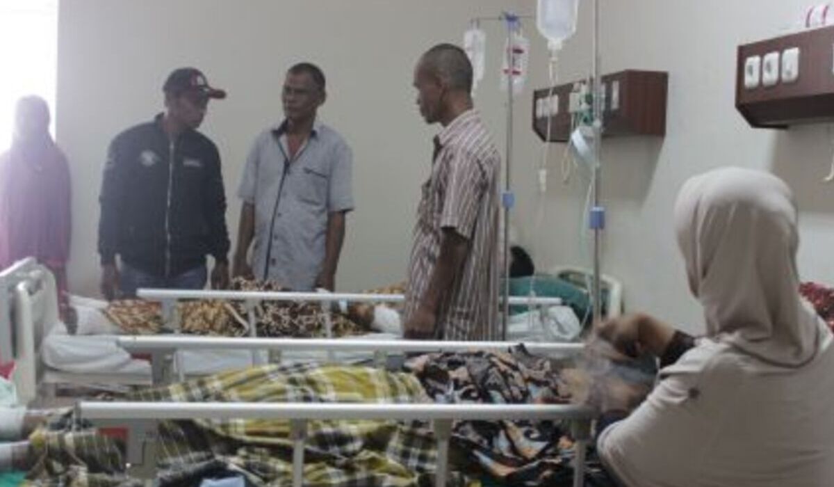 Korban kebakaran di lokasi kebakaran sumur minyak ilegal di Aceh Timur.