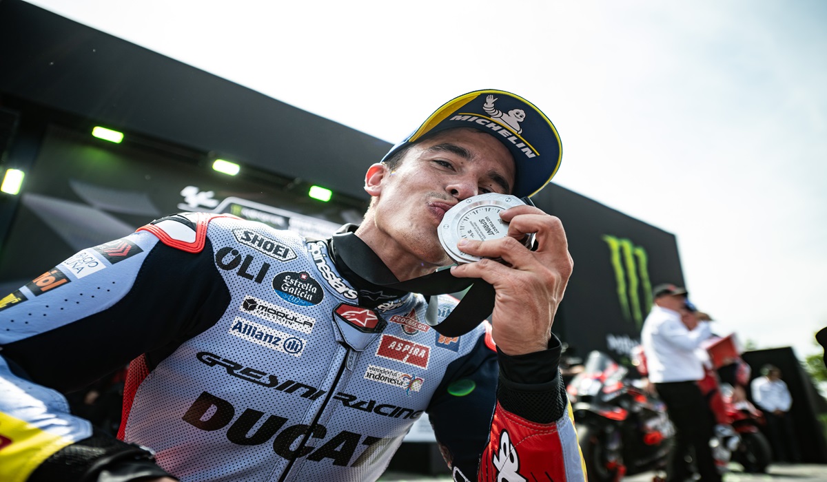 Pembalap Gresini Racing Marc Marquez melakukan selebrasi usai finis kedua di Sprint Race GP Catalunya.