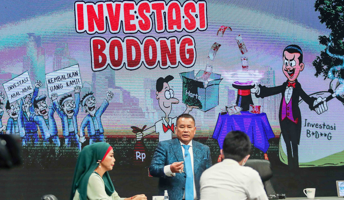 Ilustrasi: praktisi dan inspirator investasi Ryan Filbert menjawab pertanyaan Hotman Paris saat acara Hot Room 