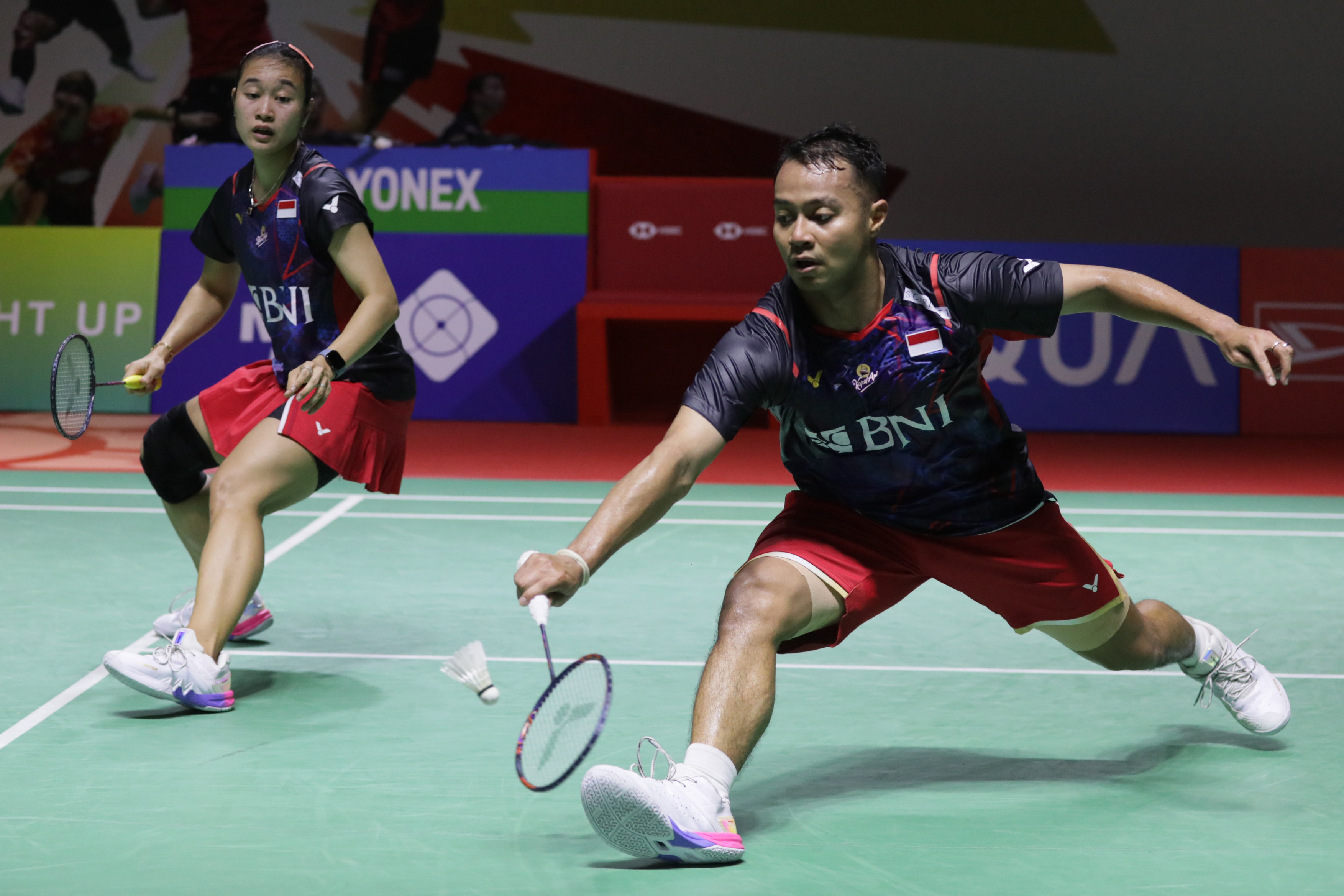 Pebulu tangkis ganda campuran Indonesia Rehan Naufal Kusharjanto / Lisa Ayu Kusumawati (kiri)