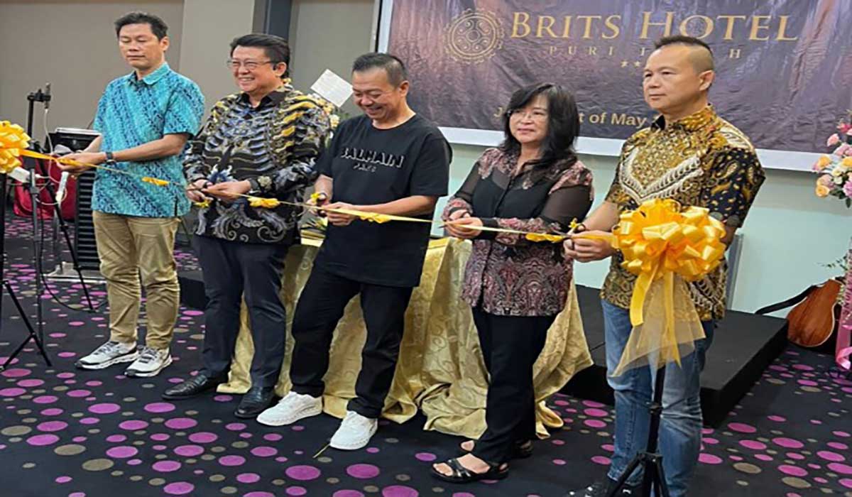 Jajaran pemilik BRITS Hotel Puri Indah dalam acara persmian pergantian nama hotel pada Rabu (1/5).