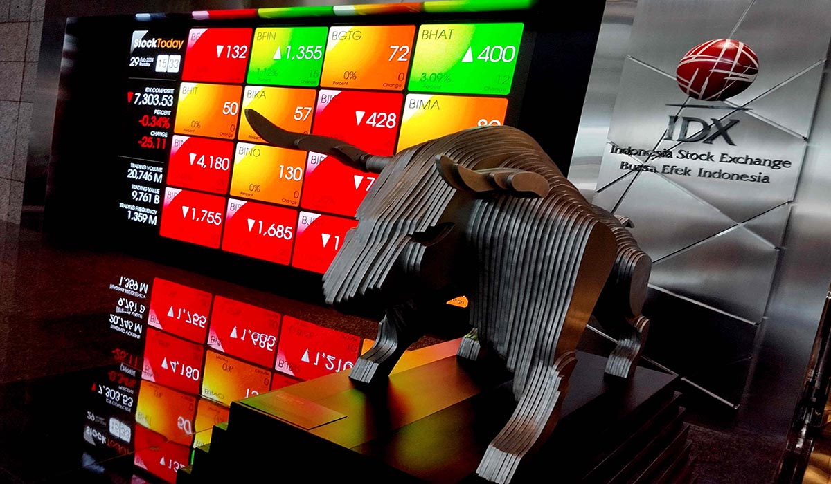 Layar informasi pergerakan Indeks Harga Saham Gabungan (IHSG) di Bursa Efek Indonesia, Jakarta, Kamis (29/2).
