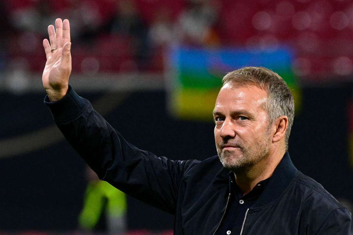 Pelatih Jerman Hans-Dieter Flick melambai sebelum pertandingan sepak bola UEFA Nations League antara Jerman dan Hongaria di Leipzig