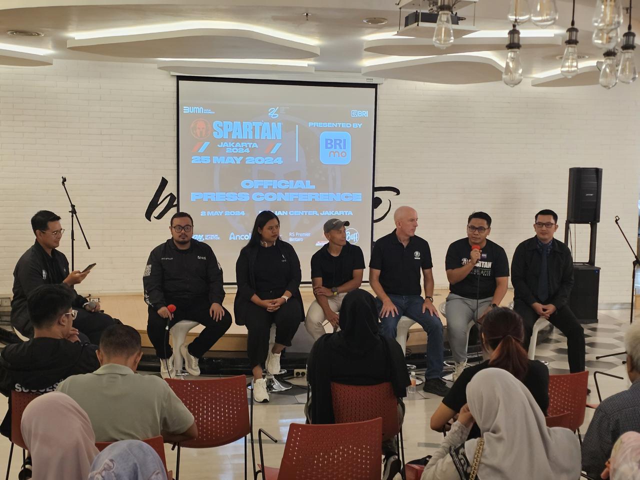 BRImo b ajang lari halang rintang spartan race pertama di Indonesia