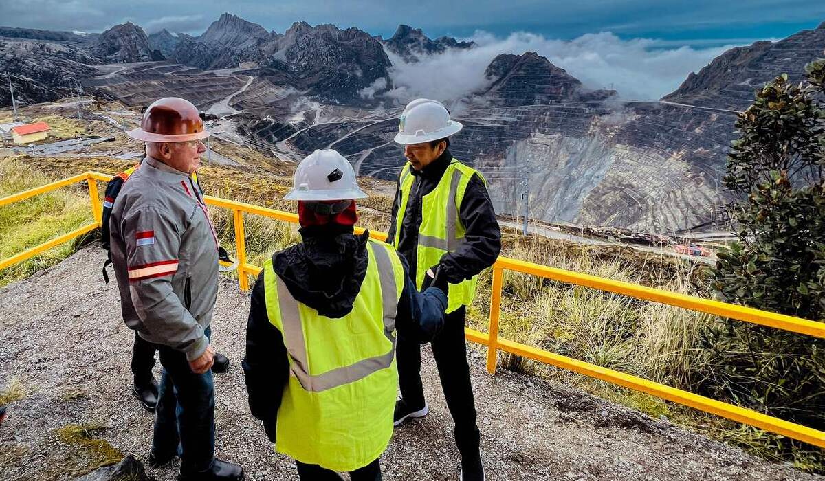 Presiden Jokowi saat mengunjungi Grassberg mine Freeport di Mimika, tahun 2022.
