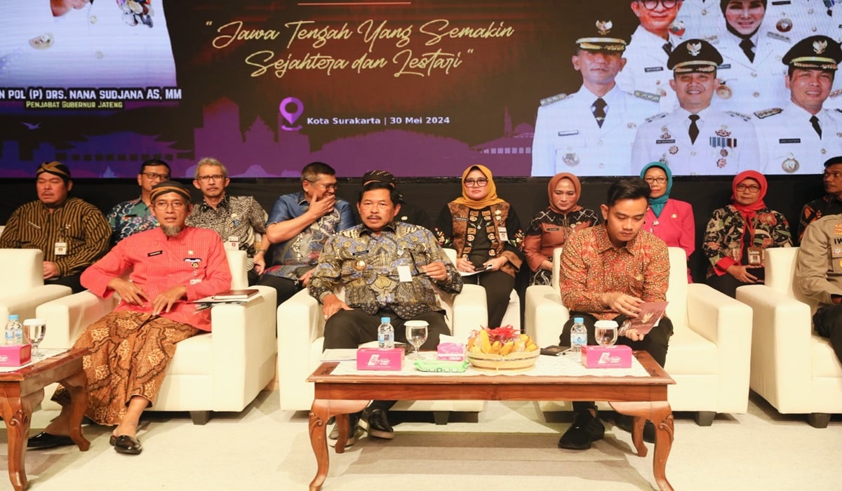 Pj Gubernur Jawa Tengah Nana Sudjana kala menghadiri Rembug Pembangunan Jateng di Taman Balekambang, Kota Surakarta, Kamis (30/5).