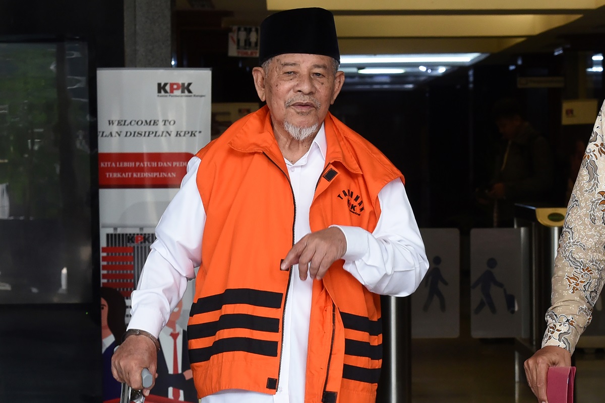 KPK menetapkan Gubernur nonaktif Maluku Utara, Abdul Gani Kasuba, sebagai tersangka tindak pidana pencucian uang senilai Rp100 miliar.