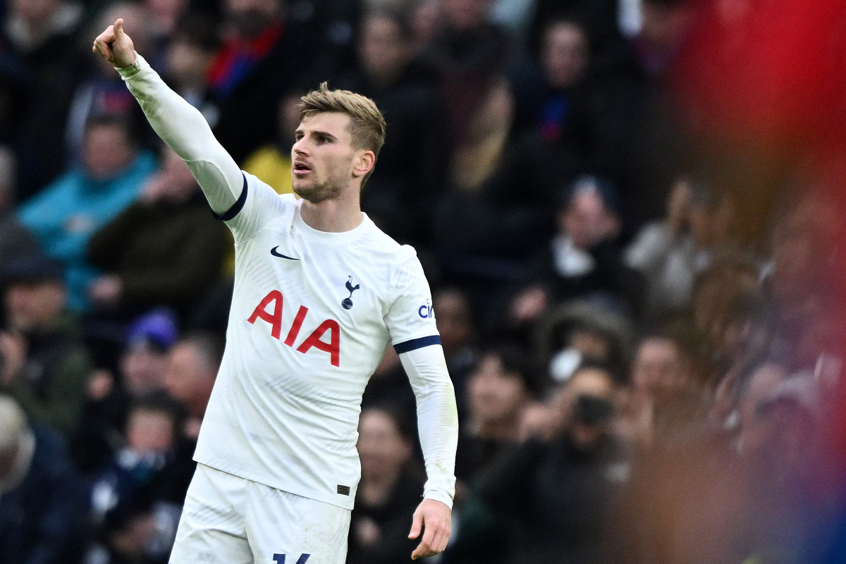 Striker Tottenham Hotspur asal Jerman #16 Timo Werner melakukan selebrasi usai mencetak gol penyama kedudukan pada pertandingan sepak bola L