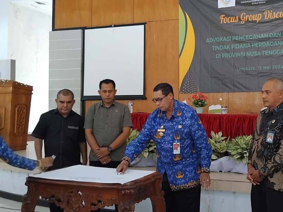 Pemerintah Kabupaten Lembata NTT menandatangani  komitmen pembentukan Gugus Tugas Pencegahan TPPO
