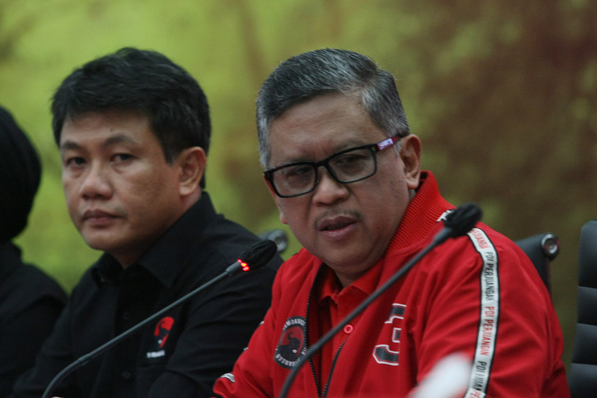 Sekretaris Jenderal PDI Perjuangan (PDIP) Hasto Kristiyanto (kanan).