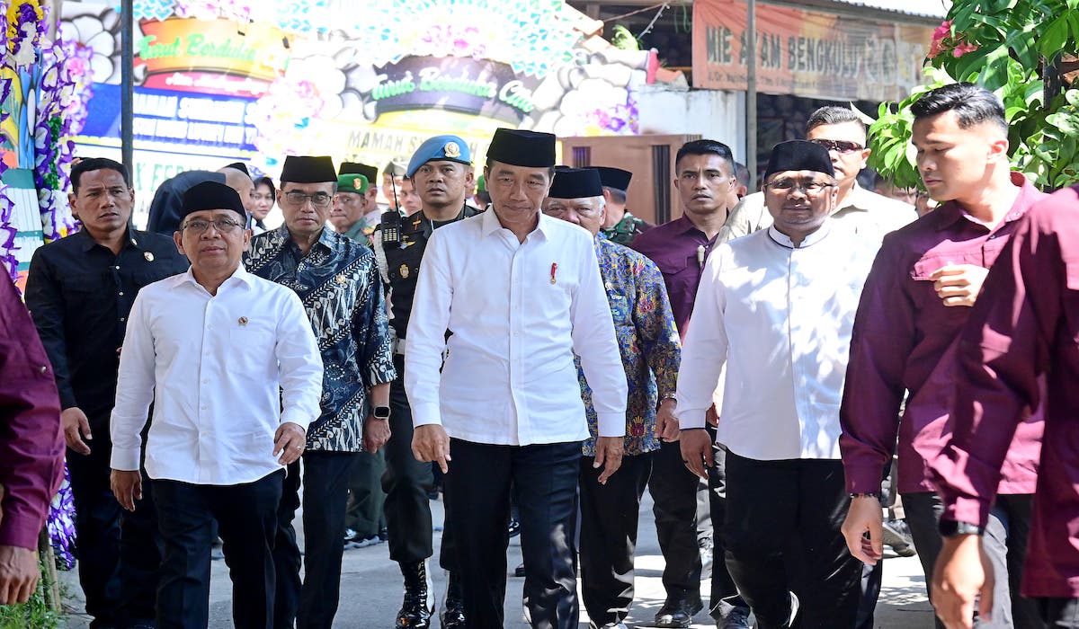 Presiden Jokowi tiba di rumah duka Syarifah Salma Istri Habib Luthfi bin Yahya