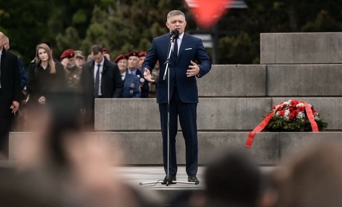Perdana Menteri Slovakia, Robert Fico, mengalami upaya pembunuhan setelah ditembak lima kali, memicu keadaan kritis 