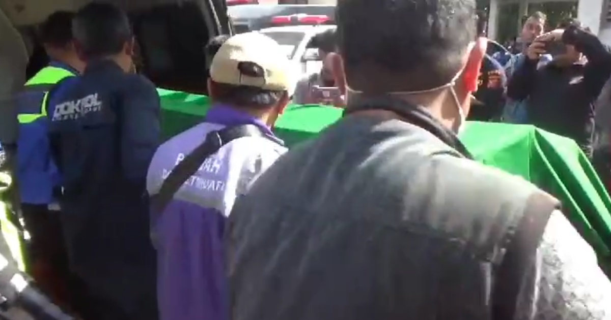 Jenazah korban kecelakaan tragis di Palasari Ciater, Subang, Jawa Barat, telah diberangkatkan ke Depok, Jawa Barat.