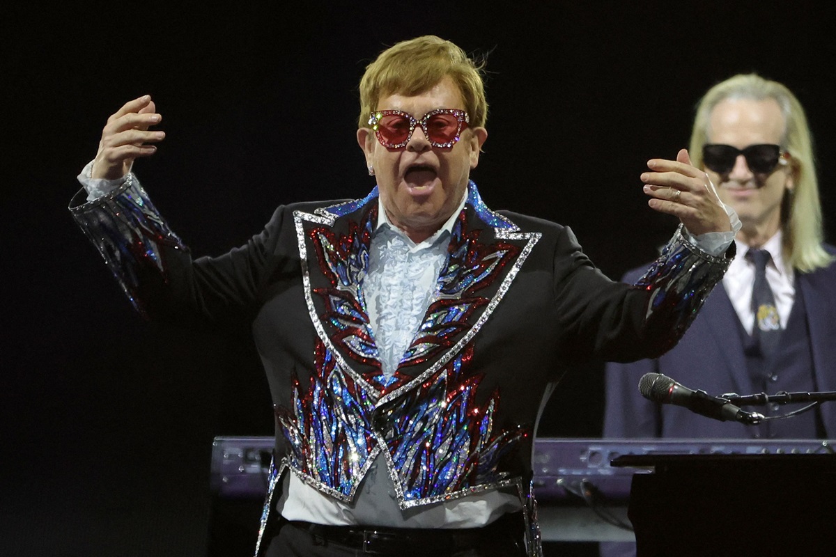 Elton John akan segera merilis album baru bersama kolaborator lama, Bernie Taupin. Taupin mengungkapkan album ini sudah selesai direkam.