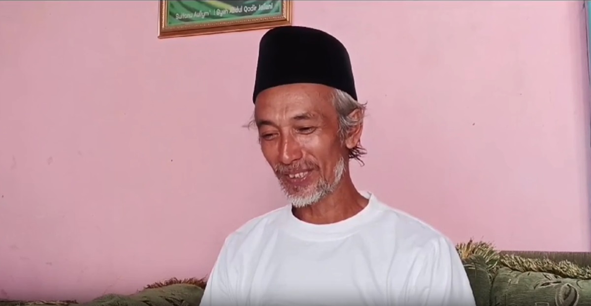 Muhamad Ali Usman, seorang petani kangkung dari Majalengka, menabung selama 11 tahun untuk mewujudkan impiannya menunaikan ibadah haji. 