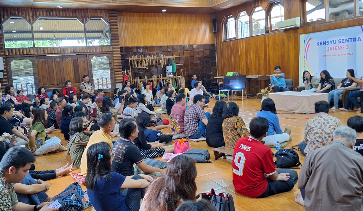 Warga Purwokerto merayakan Waisak 