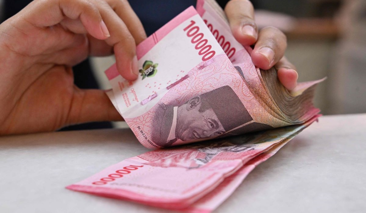 Rupiah Melemah terhadap Dolar AS Nantikan Data Inflasi