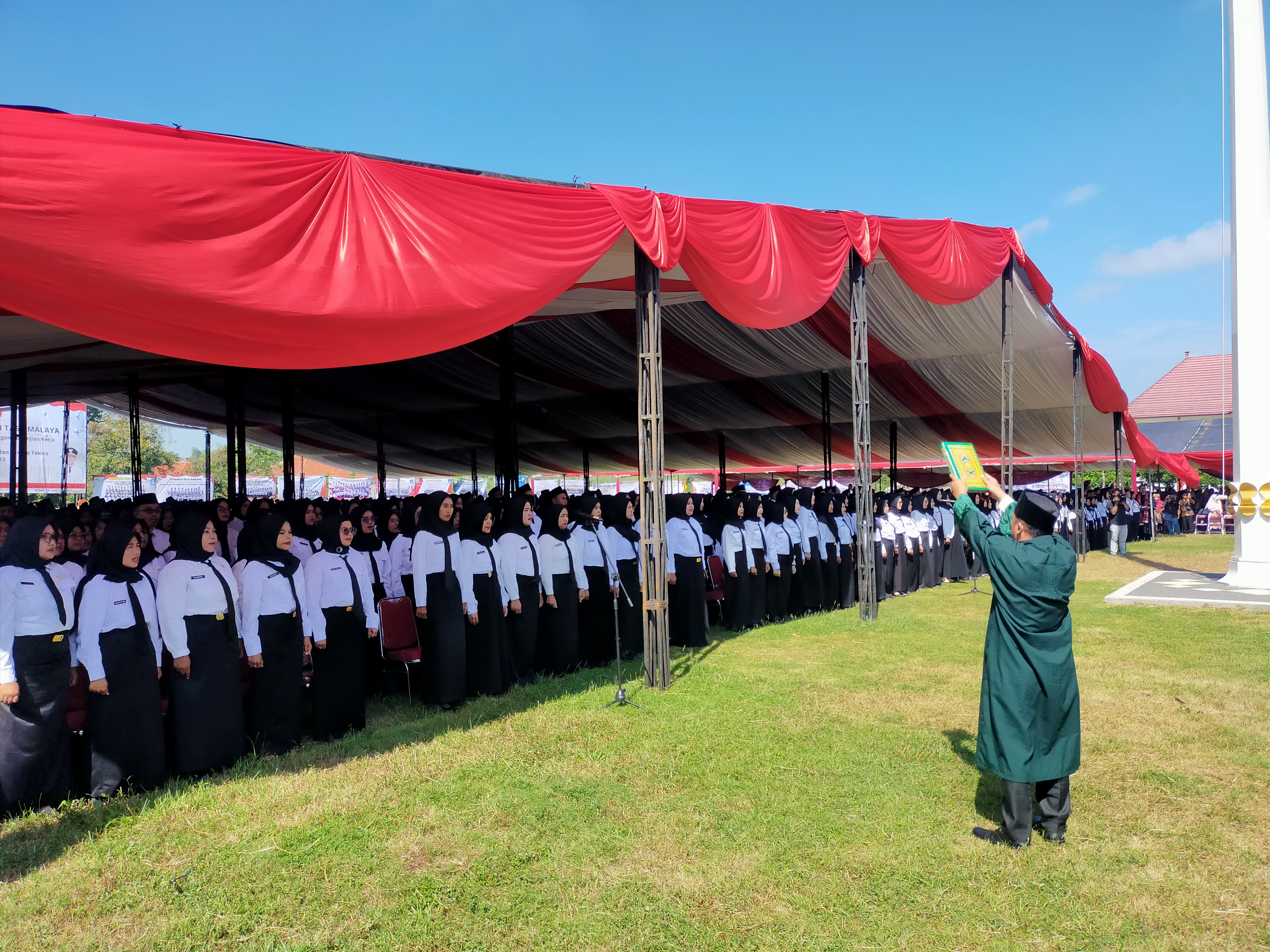 Pelantikan Pegawai Pemerintah dengan Perjanjian Kerja (PPPK) di Kabupaten Tasikmalaya