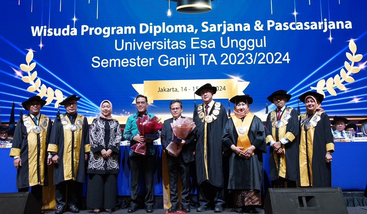 Wisuda Universitas Esa Unggul.