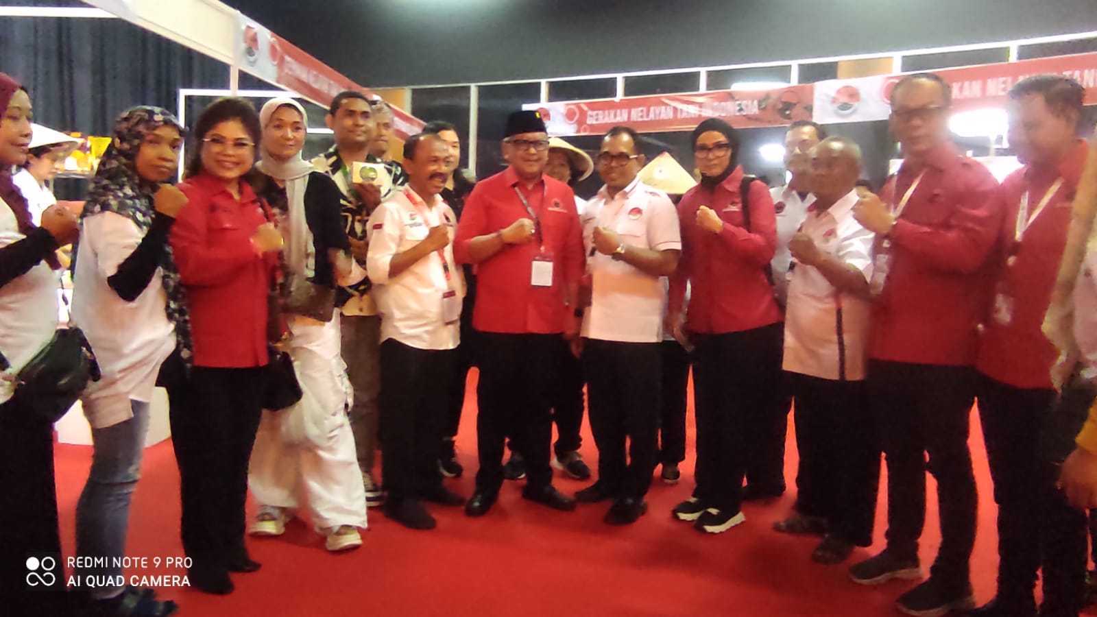 Dari kanan tengah: Sekjen GNTI Ana Banapon, Sekjen PDIP Dr Hasto K, Kabid Kerjasama Int H Sutrisno SE.