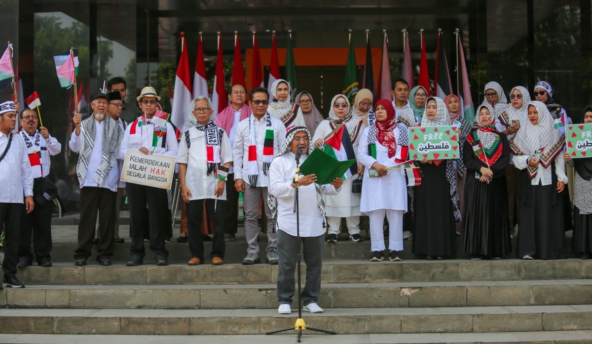 Forum Rektor Perguruan Tinggi Muhammadiyah-Aisyiyah (FR-PTMA) menggelar aksi demo membela Palestina dan mengecam Israel. 