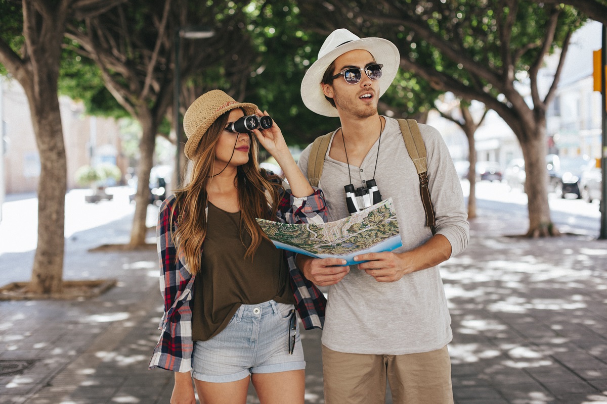 Ilustrasi - wisatawan