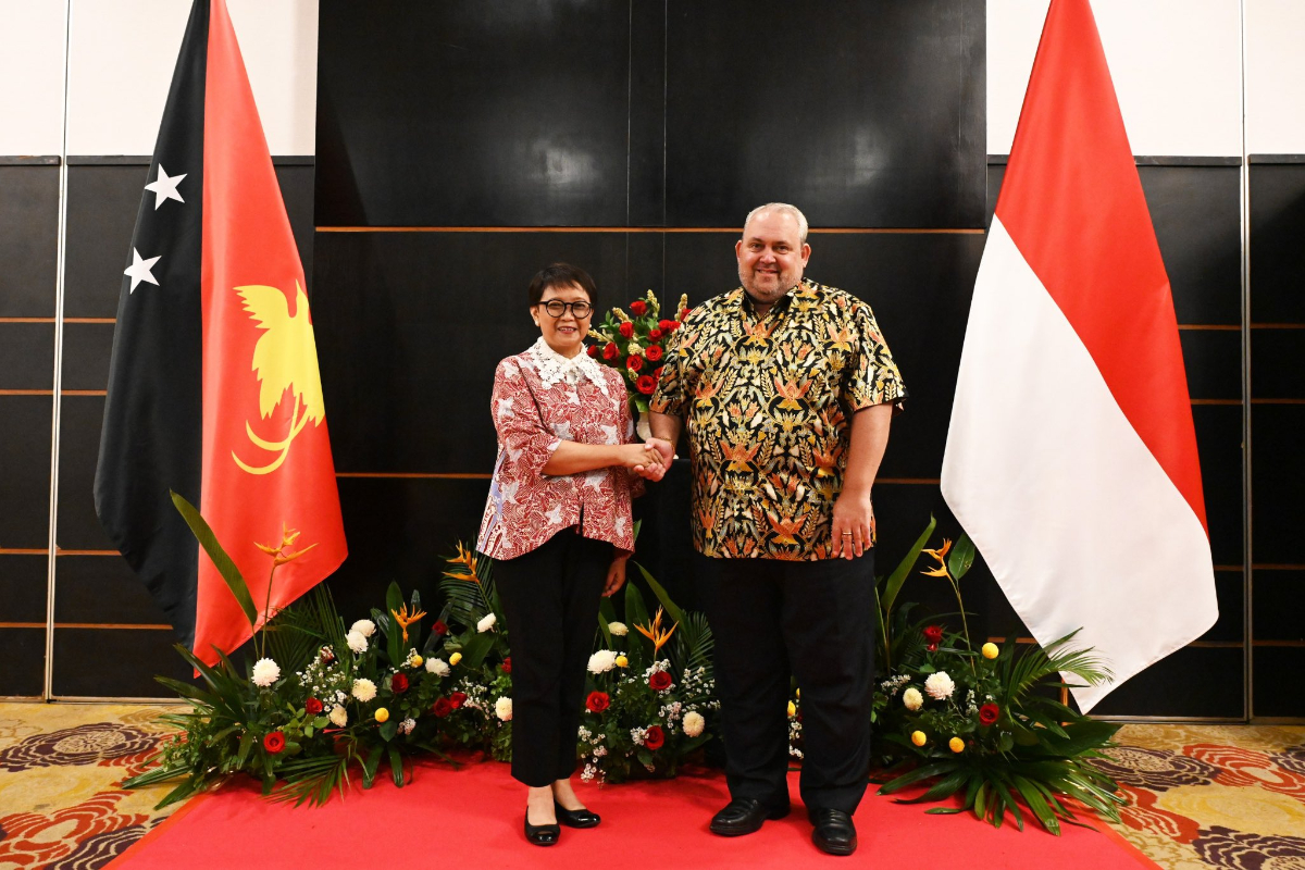 Menlu Retno berkunjung ke SD yang sedang renovasi di perbatasan Papua Nugini