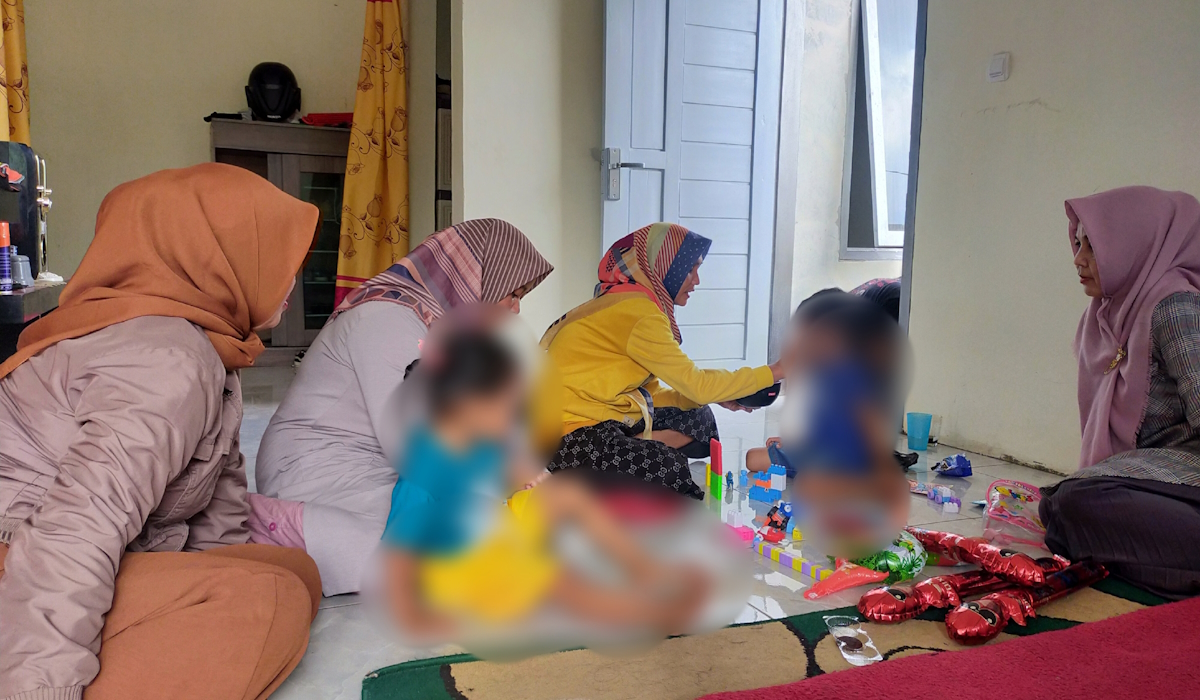 Ilustrasi: Ketua Posyandu Kelurahan Sukanagara, Purbaratu, Kota Tasikmalaya, kunjungi rumah orangtua anak penderita tengkes 