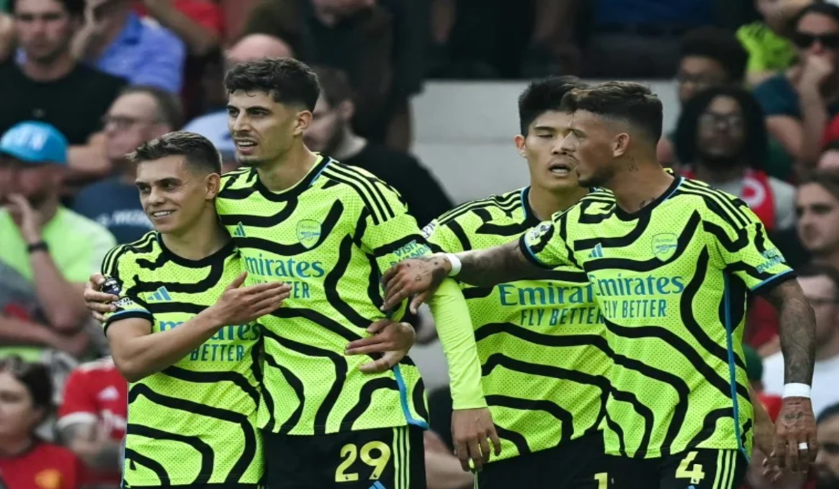 Pemain Arsenal melakukan selebrasi usai mencetak gol ke gawang Manchester United di laga Liga Primer Inggris.