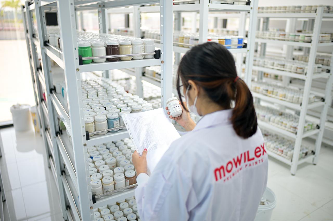 Cat Mowilex Recycled memiliki kadar VOC yang rendah.