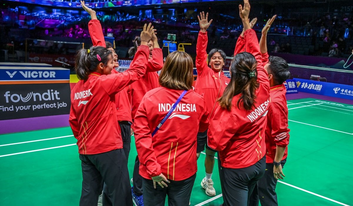 Tim Uber Indonesia meneriakan yel-yel sebelum bertanding melawan Tim Uber Uganda dalam babak kualifikasi grub Piala Uber 2024.